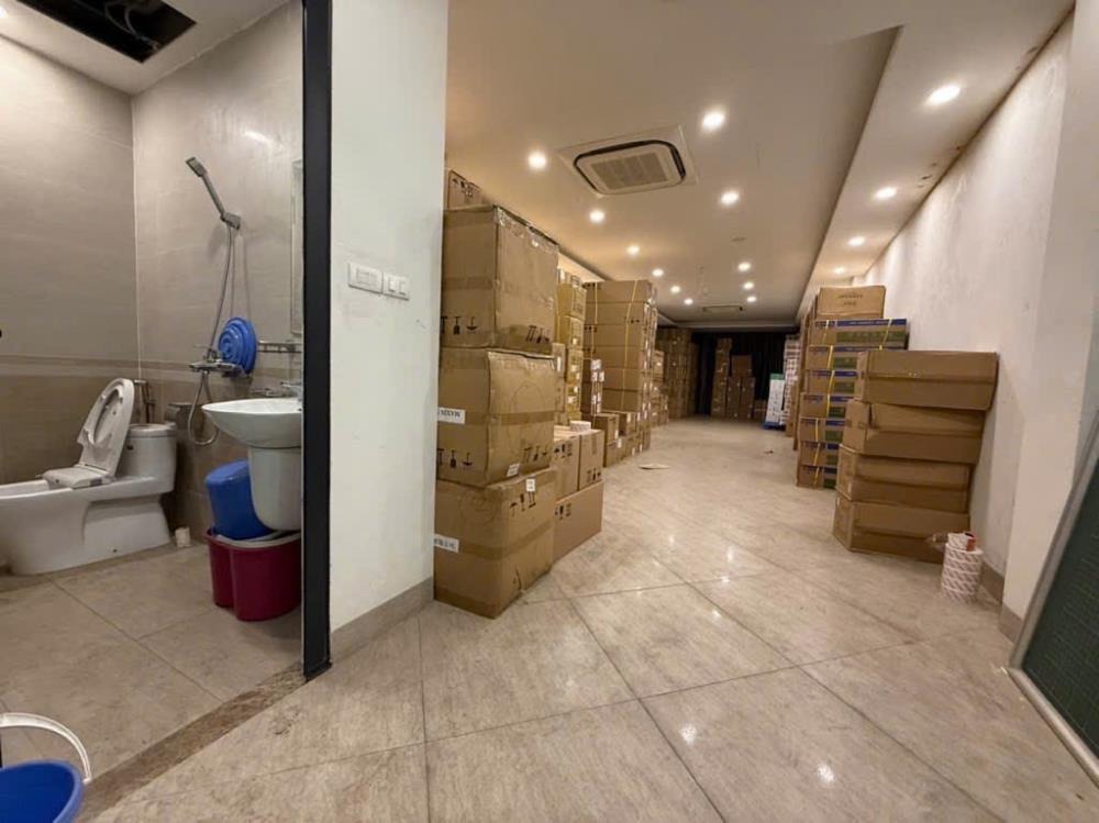 Bán Tòa Nhà 6 Tầng Thang Máy Mặt Phố Giải Phóng - Giá Chỉ 300tr/m2