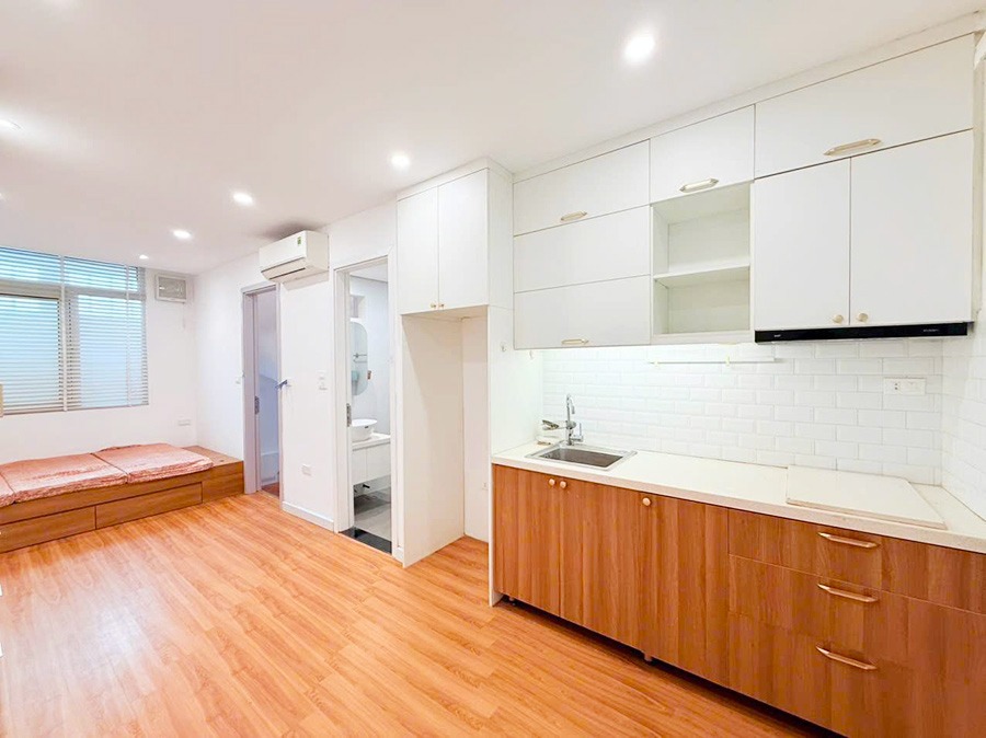 Nhà Phố Hoàng Hoa Thám - 3PN, 5 Tầng, Ngõ Thông, Gần Hồ Tây
