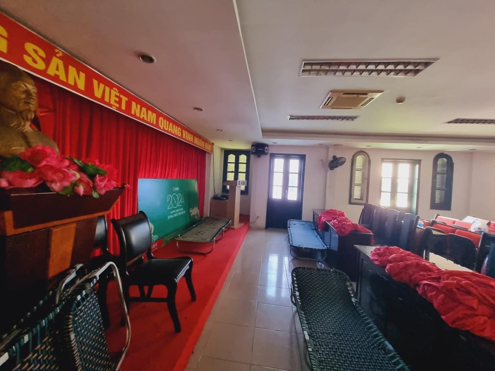Bán nhà mặt phố Đội Cấn: Lô góc 3 mặt tiền, kinh doanh đỉnh cao, giá 190 tỷ