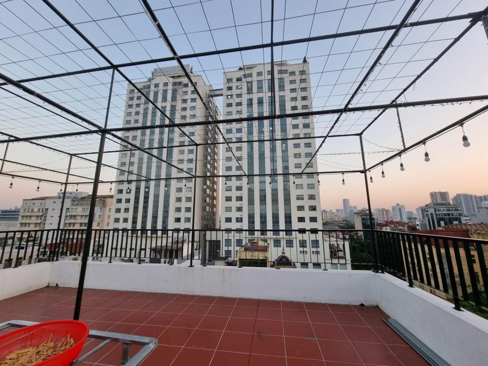 Bán nhà mặt tiền Hoàng Quốc Việt 75m2, 8 tầng, 7.7m, Kinh doanh đỉnh cao, Giá 35 tỷ