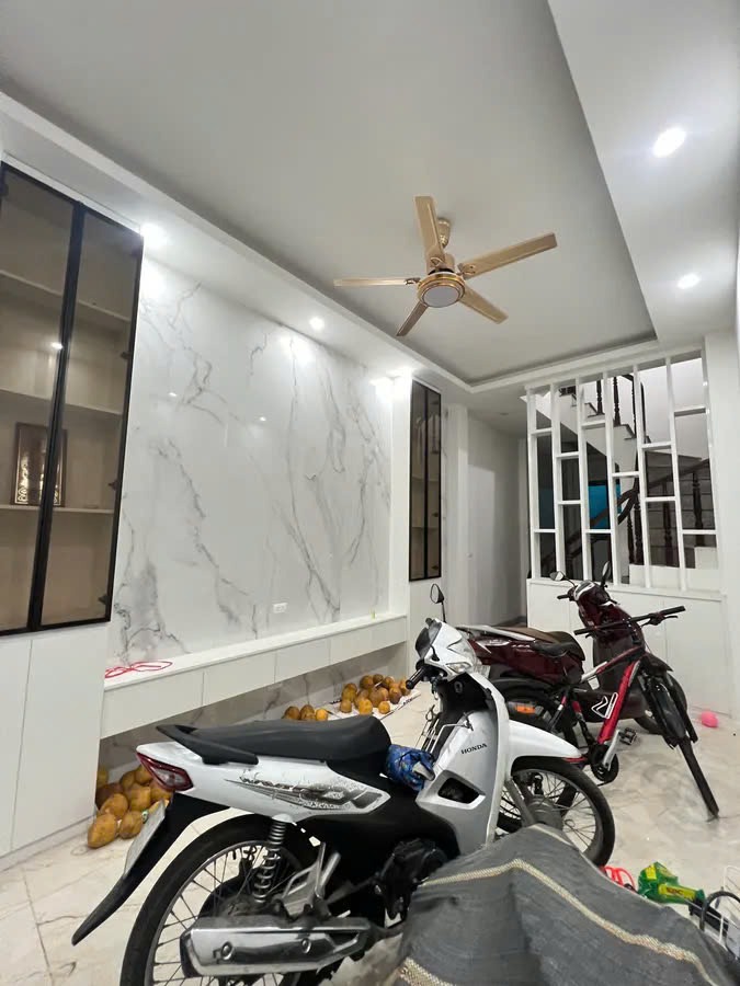 Hot Mặt Ngõ - Vị Trí Đắc Địa - Giá Chỉ 9.x Tỷ - Quận Thanh Xuân