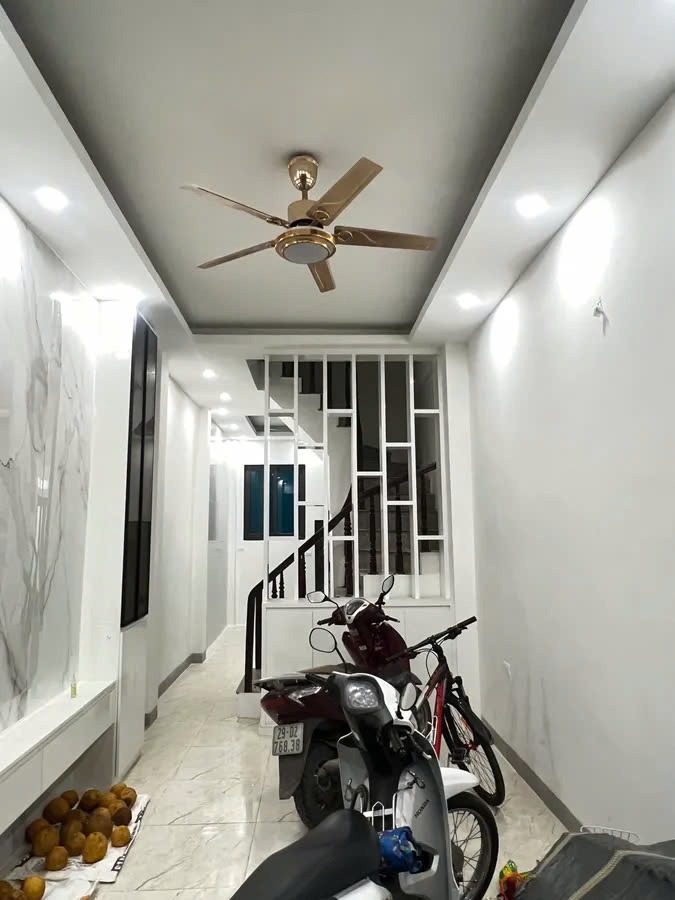 Hot Mặt Ngõ - Vị Trí Đắc Địa - Giá Chỉ 9.x Tỷ - Quận Thanh Xuân