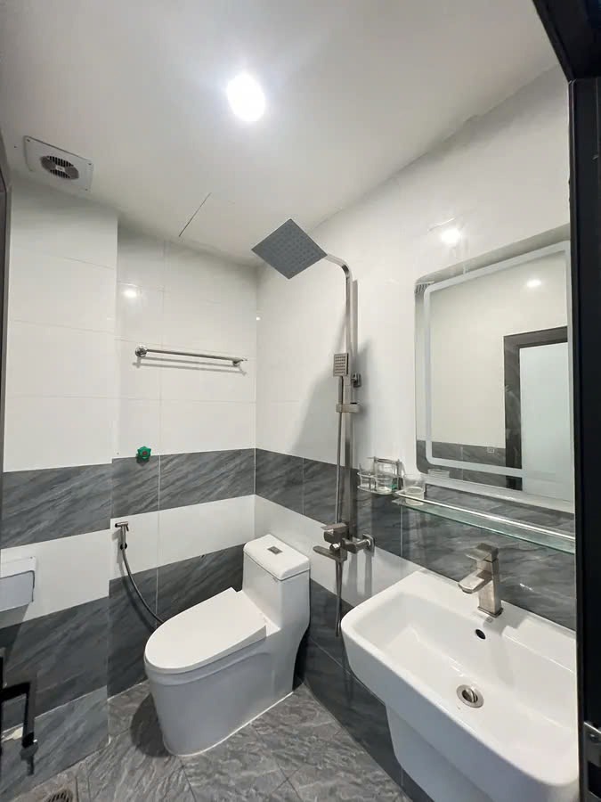 Hot Mặt Ngõ - Vị Trí Đắc Địa - Giá Chỉ 9.x Tỷ - Quận Thanh Xuân