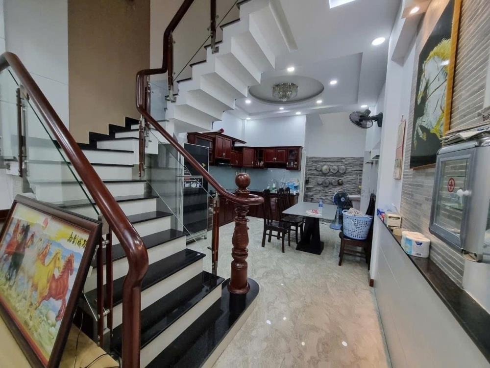 Bán nhà Gò Vấp - 4x16, 4PN, Nội Thất Cao Cấp - Vị Trí Đắc Địa