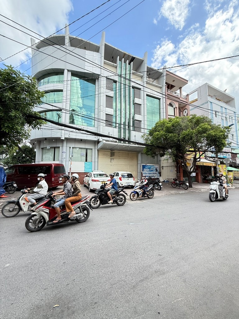 Bán Nhà Mặt Tiền Tân Bình - 76m2, Giá 11 tỷ - Vị Trí Đắc Địa