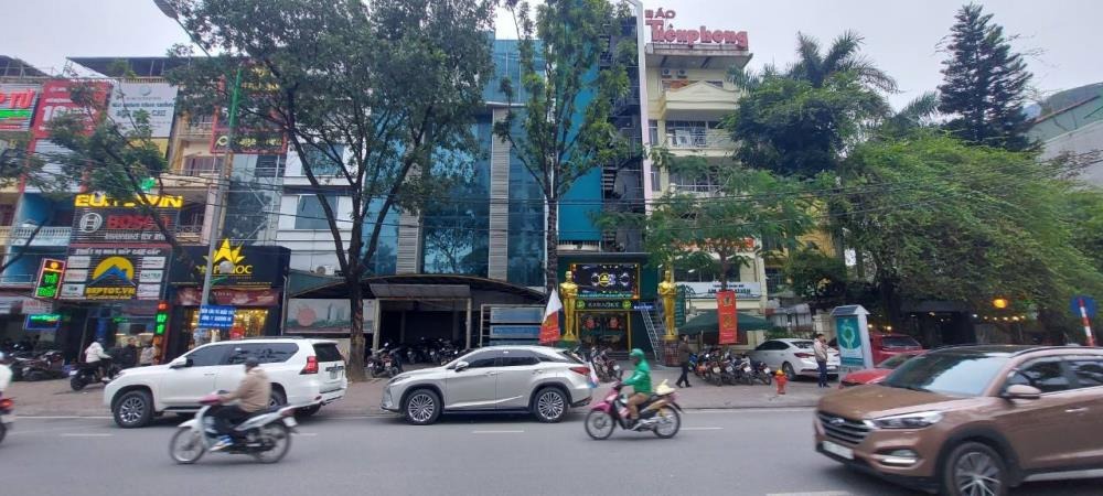 Hoàng Quốc Việt - Tòa nhà 6 tầng, Mặt tiền 6.2m, Kinh doanh siêu lợi nhuận