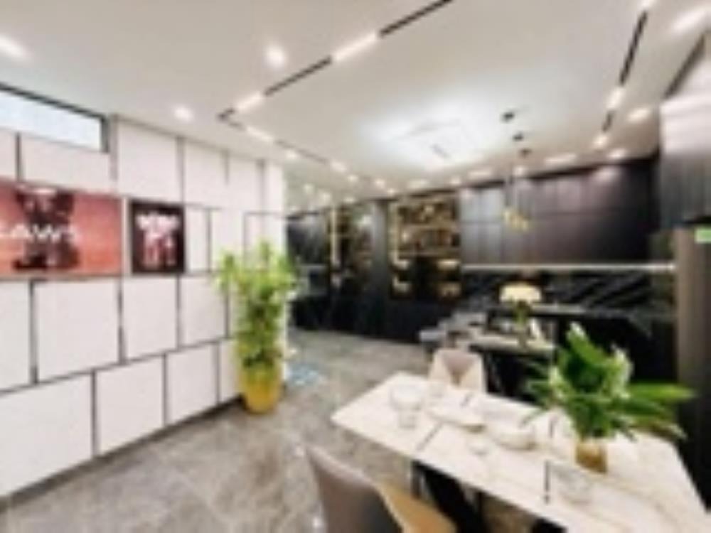 Bán nhà phố Đại La, Hai Bà Trưng - 54m2, Full Nội Thất, Sát Mặt Phố