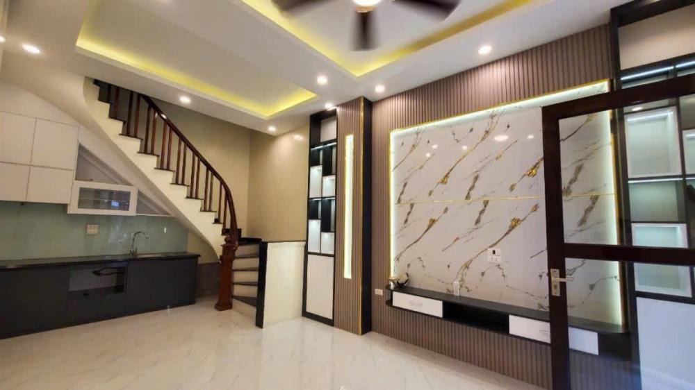 Bán Nhà Quận Đống Đa - 70m Ra Phố Tôn Đức Thắng - 27m² x 3 Tầng - Giá 6.15 Tỷ