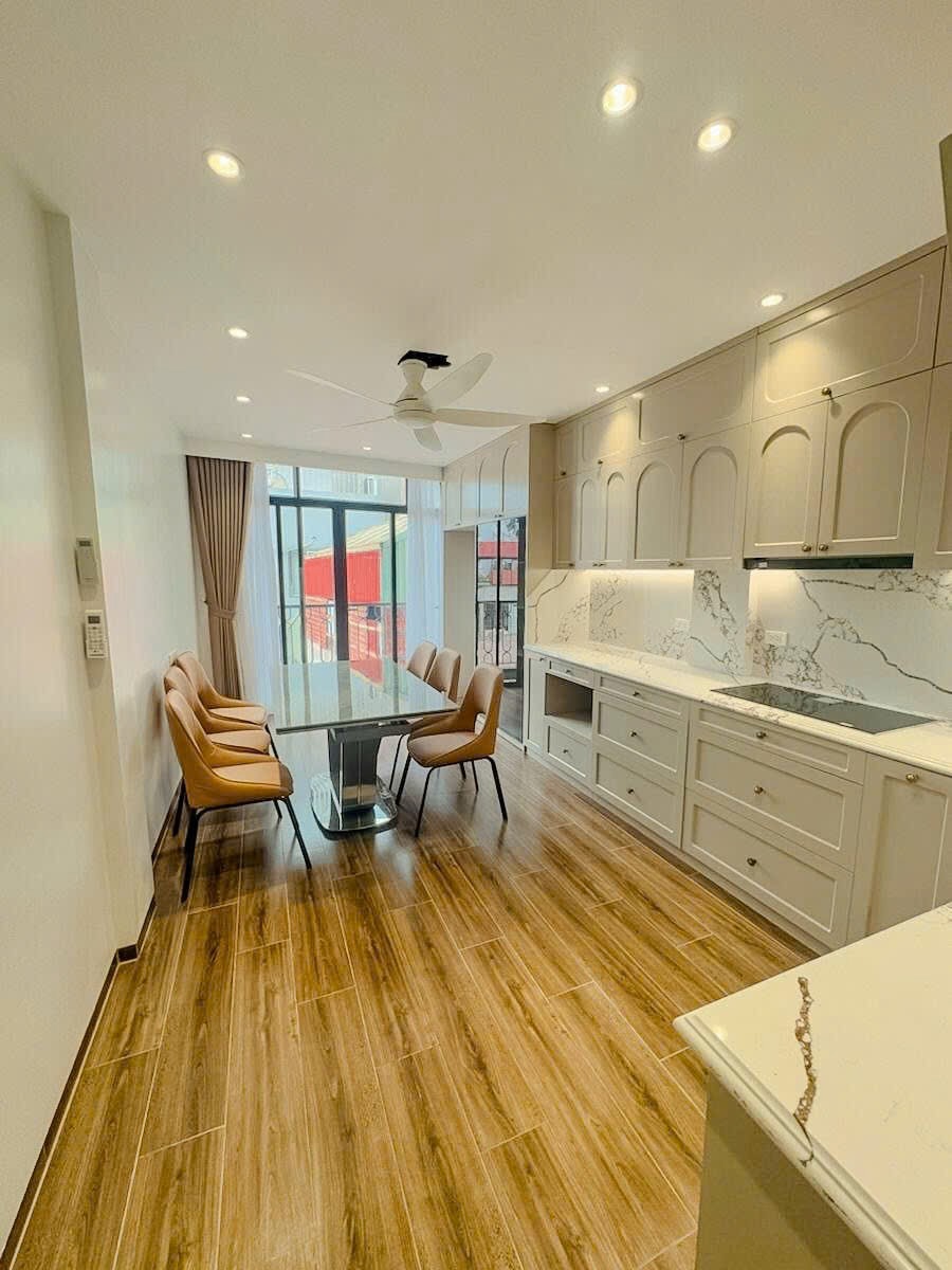 Bán nhà Đống Đa 40m2 x 6 tầng, thang máy, gần ô tô - Giá Tốt