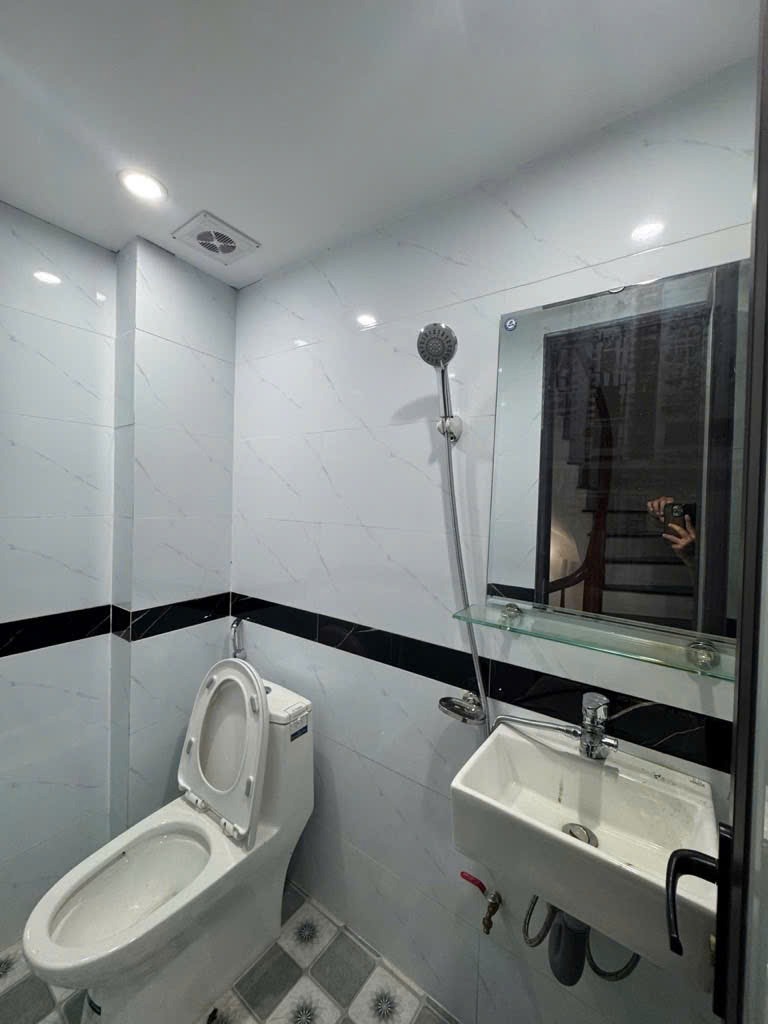 Nhà 5 Tầng Vĩnh Hưng, Hoàng Mai: 10m Ra Phố, 5.8 Tỷ - Vị Trí Đắc Địa