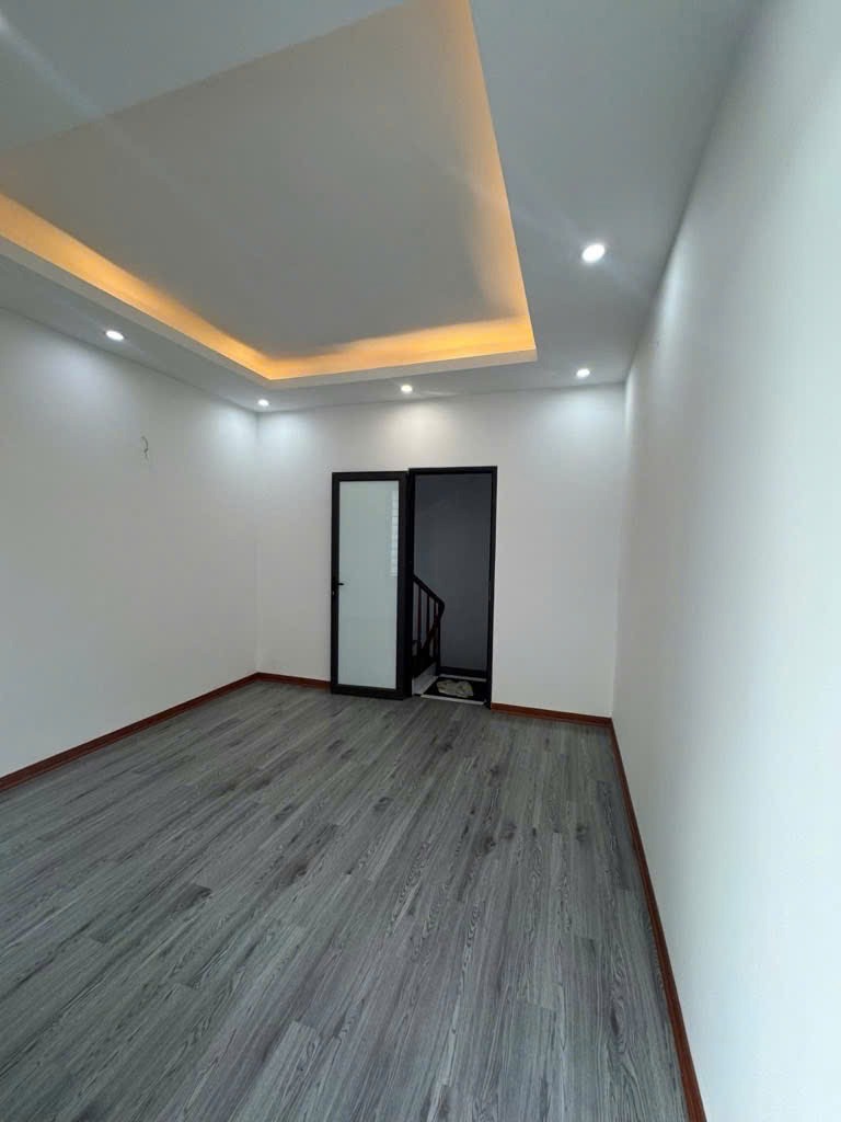 Nhà 5 Tầng Vĩnh Hưng, Hoàng Mai: 10m Ra Phố, 5.8 Tỷ - Vị Trí Đắc Địa