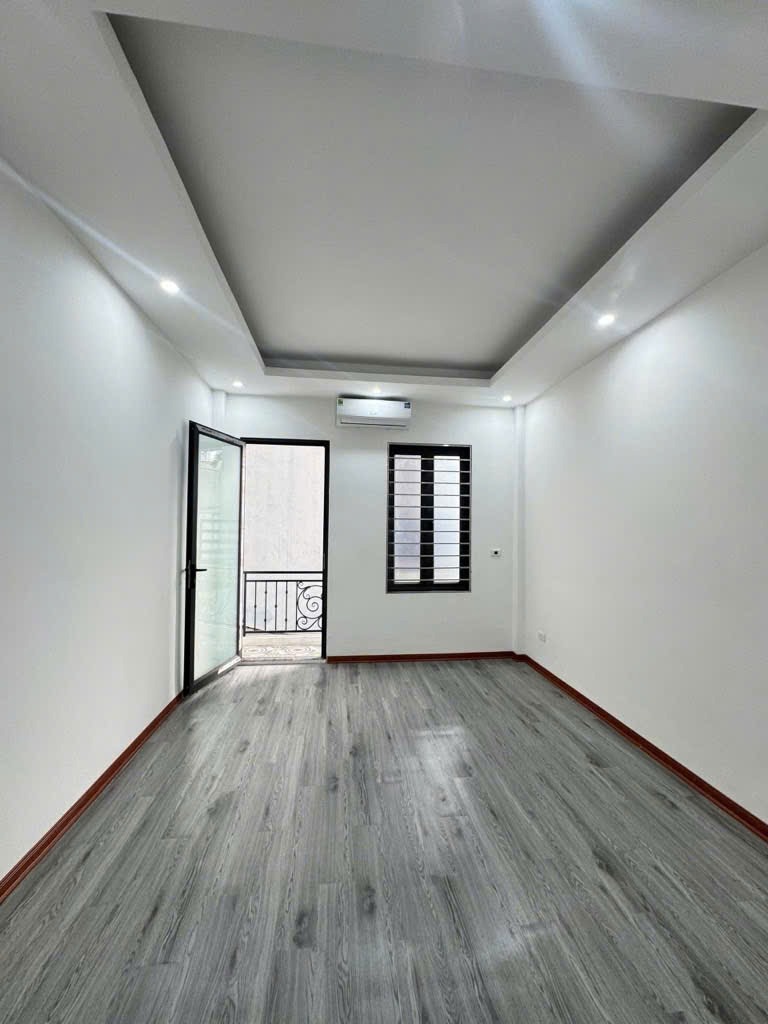 Nhà 5 Tầng Vĩnh Hưng, Hoàng Mai: 10m Ra Phố, 5.8 Tỷ - Vị Trí Đắc Địa