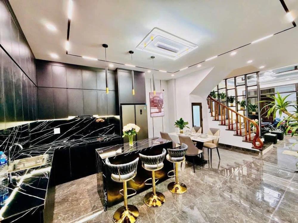 Phân Lô Cầu Giấy - 40m x 5T, Mặt Tiền 4.1m, Ô Tô Tránh - Giá Tốt