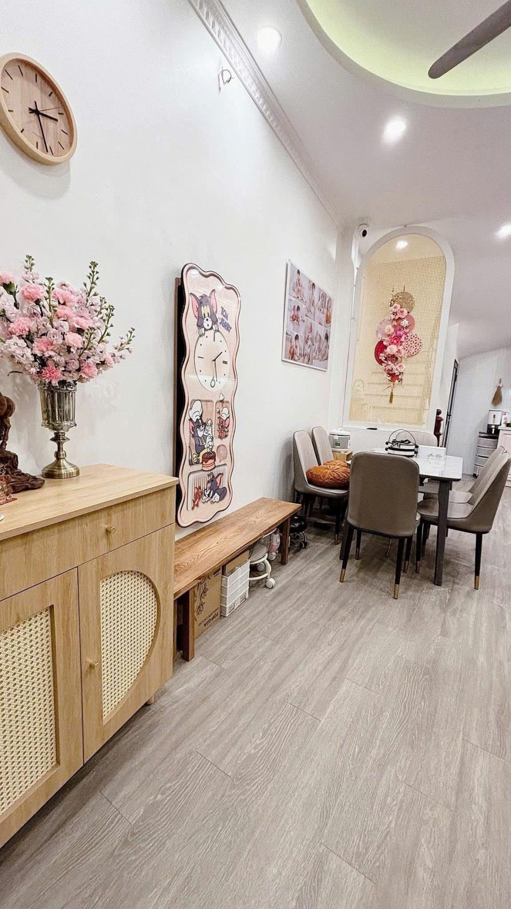 🌟 Bán nhà gốc 5 tầng, nội thất cao cấp, ngõ thoáng, ô tô gần nhà