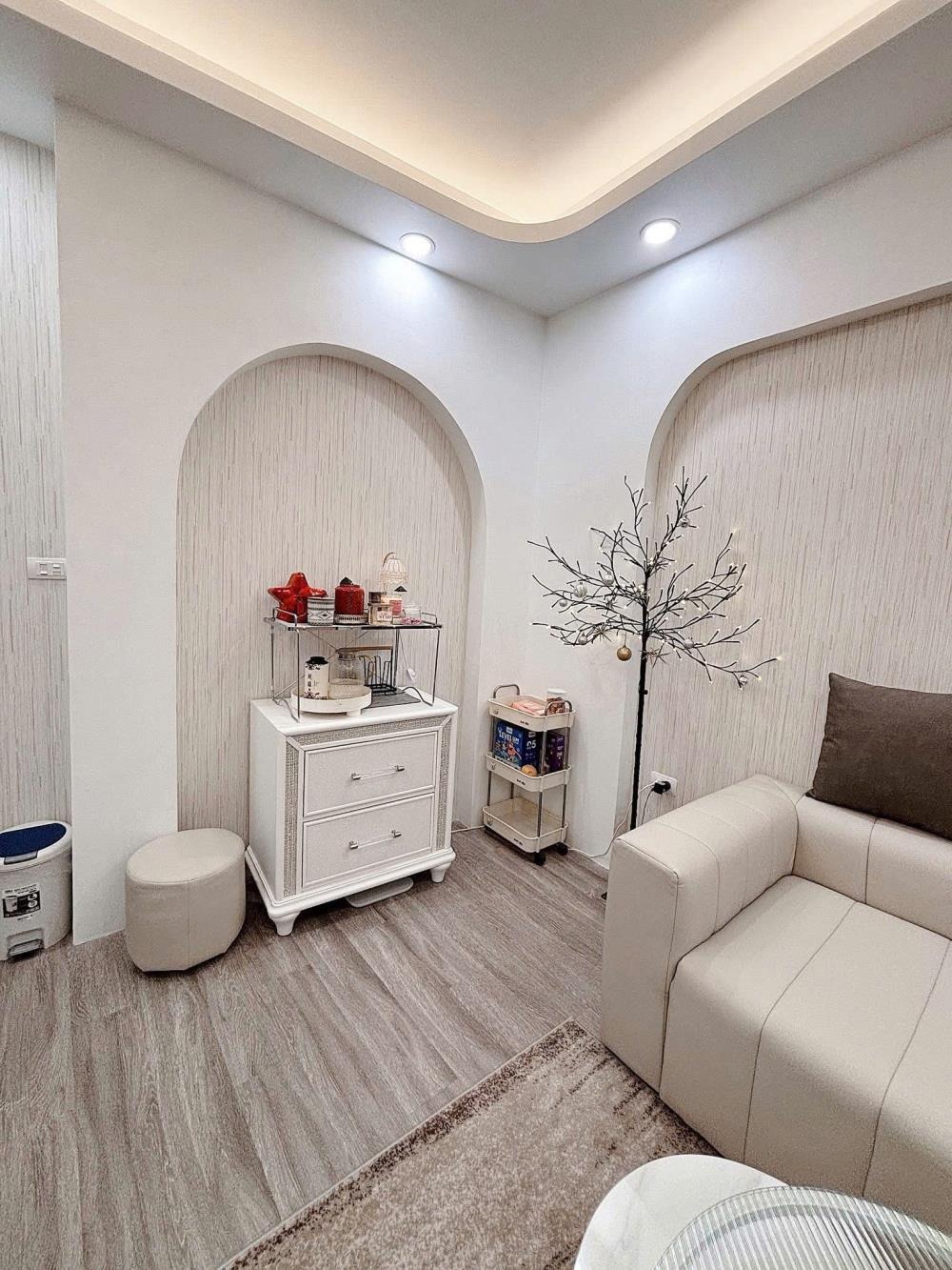 🌟 Bán nhà gốc 5 tầng, nội thất cao cấp, ngõ thoáng, ô tô gần nhà