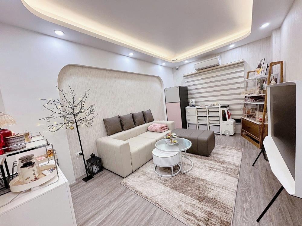 🌟 Bán nhà gốc 5 tầng, nội thất cao cấp, ngõ thoáng, ô tô gần nhà