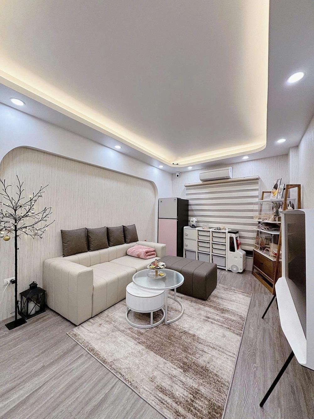 🌟 Bán nhà gốc 5 tầng, nội thất cao cấp, ngõ thoáng, ô tô gần nhà