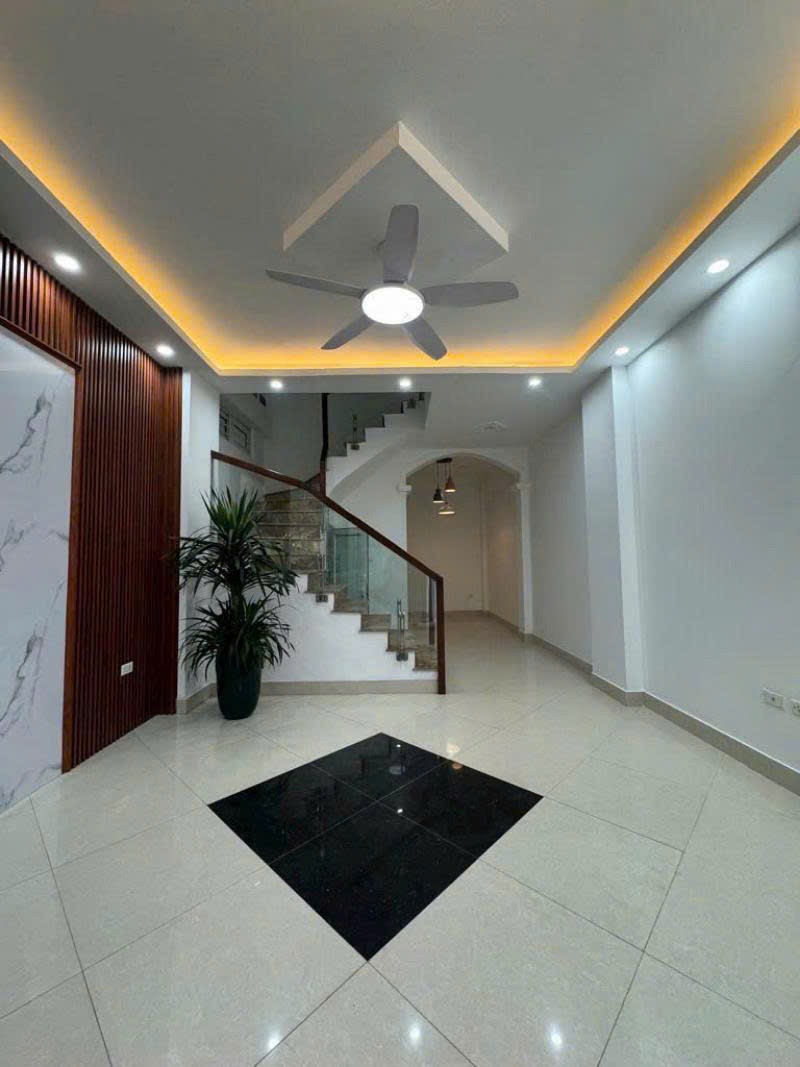 Bán Nhà 3 Tầng Phố Ngô Gia Tự - 5.5 tỷ - 50m² - Ô Tô Đỗ Cửa