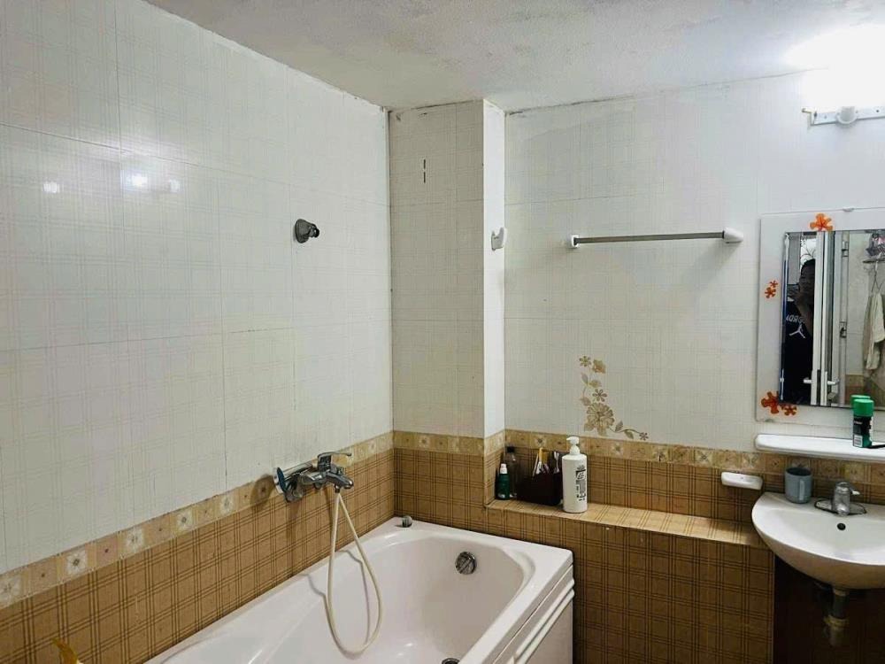 Nhà Phố Nguyễn Chí Thanh, Đống Đa: 50m2, 5 Tầng, Mặt Tiền 4.2m, Giá 1x Tỷ