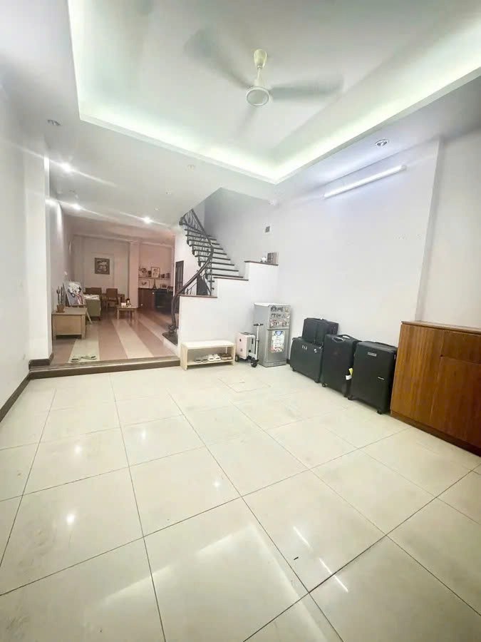 Bán nhà phố Nguyễn Chí Thanh, Đống Đa - 65m2, 5 tầng, mặt tiền 4.5m, giá 17.3 tỷ