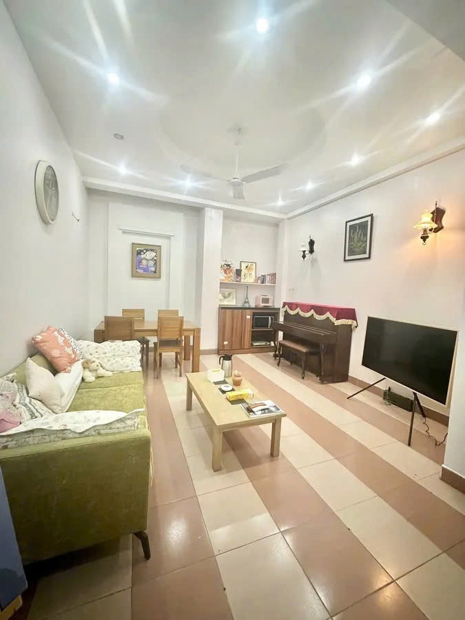 Bán nhà phố Nguyễn Chí Thanh, Đống Đa - 65m2, 5 tầng, mặt tiền 4.5m, giá 17.3 tỷ