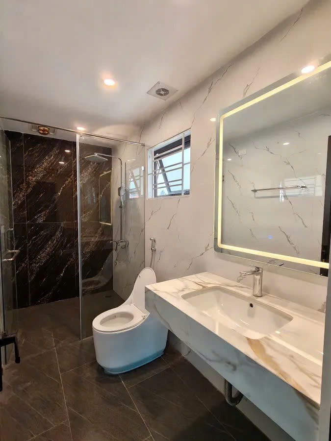 Nhà Phố Cổ Linh - Long Biên: Vị Trí Vàng, Thiết Kế Đẳng Cấp, Giá Tốt