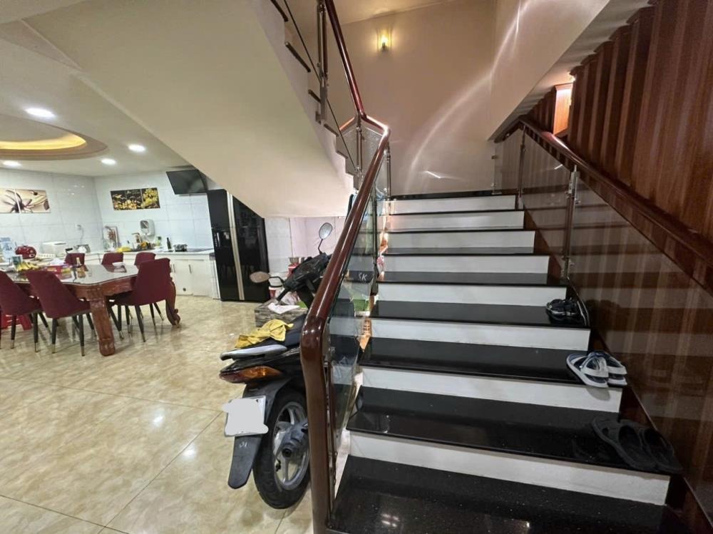 Bán Nhà Mặt Tiền Kinh Doanh Đường 3/2, Quận 11 - 6m Ngang, Vị Trí Đắc Địa