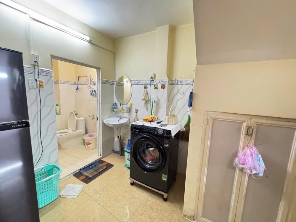 Bán Nhà Hẻm Thông, Quận 11: 6x6m, 4 Tầng, Sổ Hồng, Giá 5.9 Tỷ