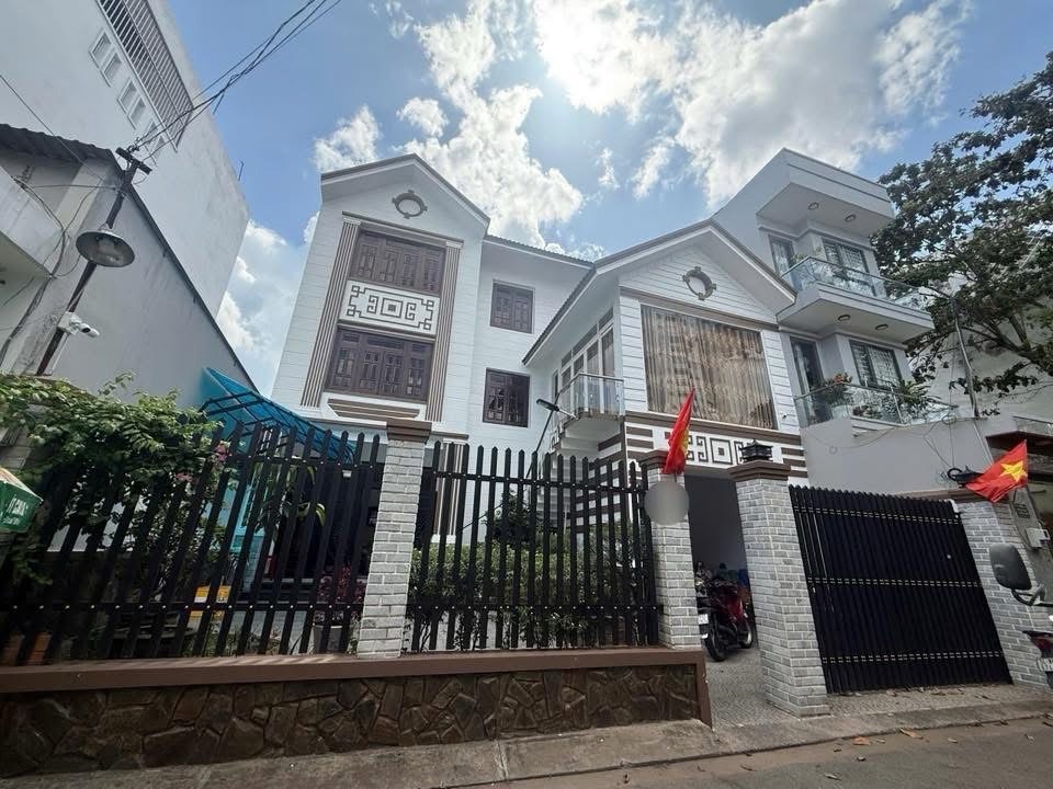 Bán Biệt Thự 3 Tầng, 150m2, Bình Tân - Giá 12.5 Tỷ
