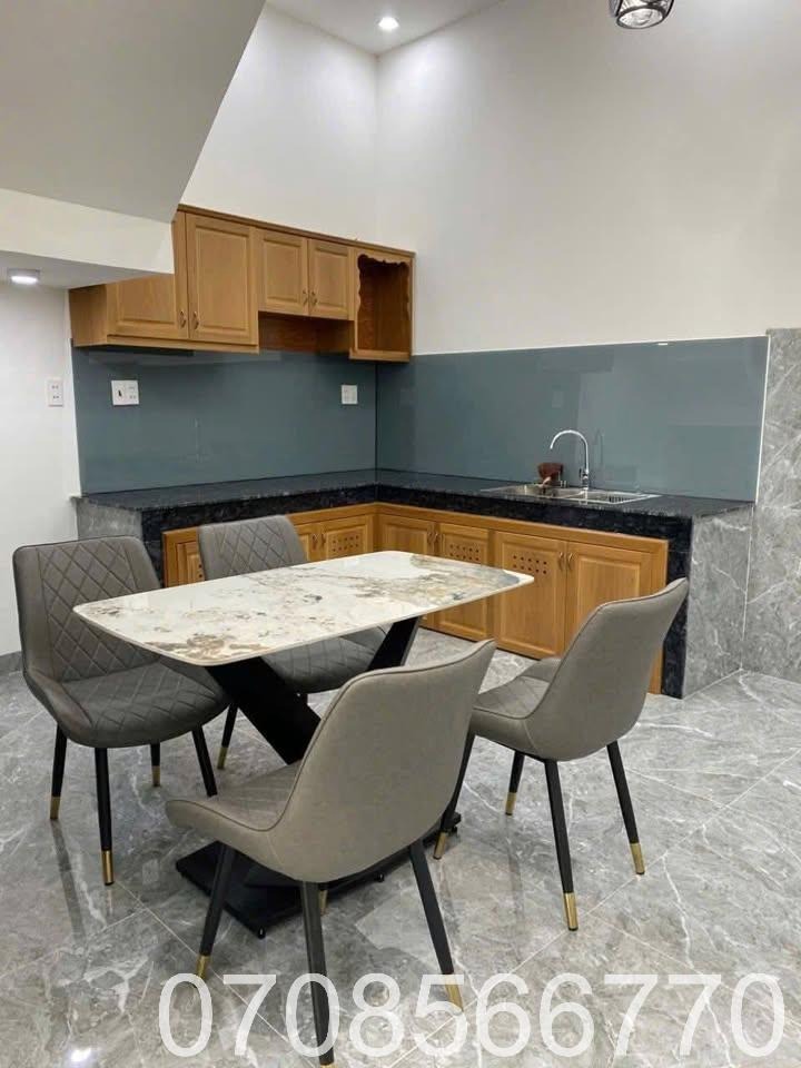 Bán Nhà Quận 8 - 39m2, SHR, Giá Tốt - Vị Trí Đắc Địa