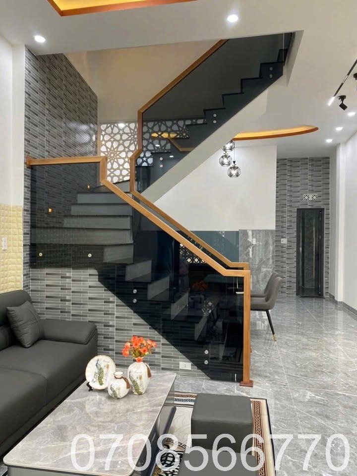 Bán Nhà Quận 8 - 39m2, SHR, Giá Tốt - Vị Trí Đắc Địa