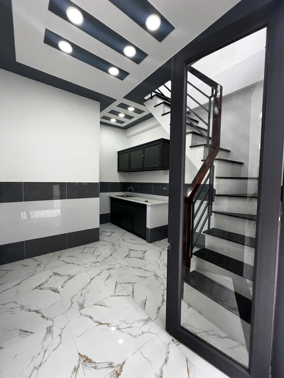Nhà mới sạch sẽ, điện nước đầy đủ - Chính chủ bán 280 triệu