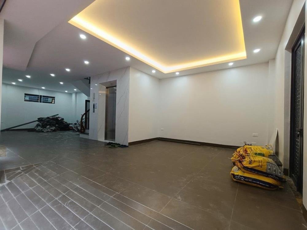 Trần cung 56m2, 7 tầng, mặt tiền 11m, lô góc, Cầu Giấy - 18.5 tỷ