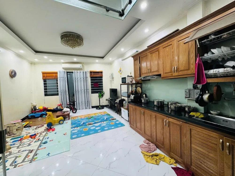 Hoàng Mai - DT 40m² x 5 Tầng, Mặt Tiền 5m - Full Nội Thất - KD Sầm Uất