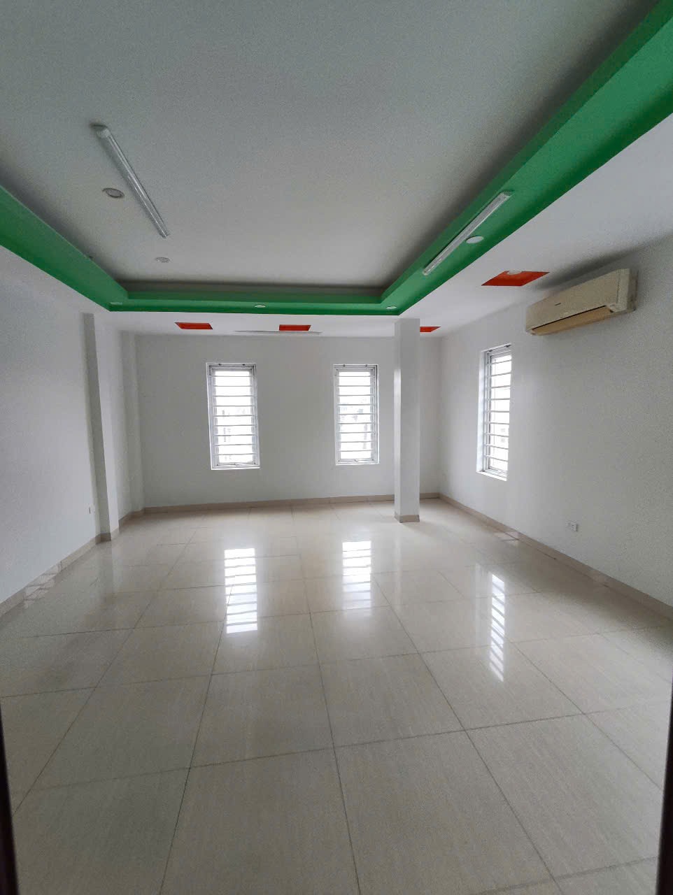 🏡 Cho Thuê Nhà Mặt Phố Chiến Thắng 6 Tầng - Lô Góc View Đẹp, Hà Đông