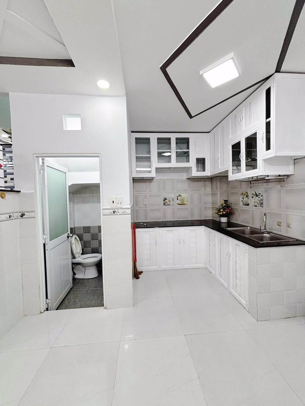 Cần bán gấp nhà đường bờ kinh T14, Bình Chánh - 60m2, SHR, Giá 900 Triệu