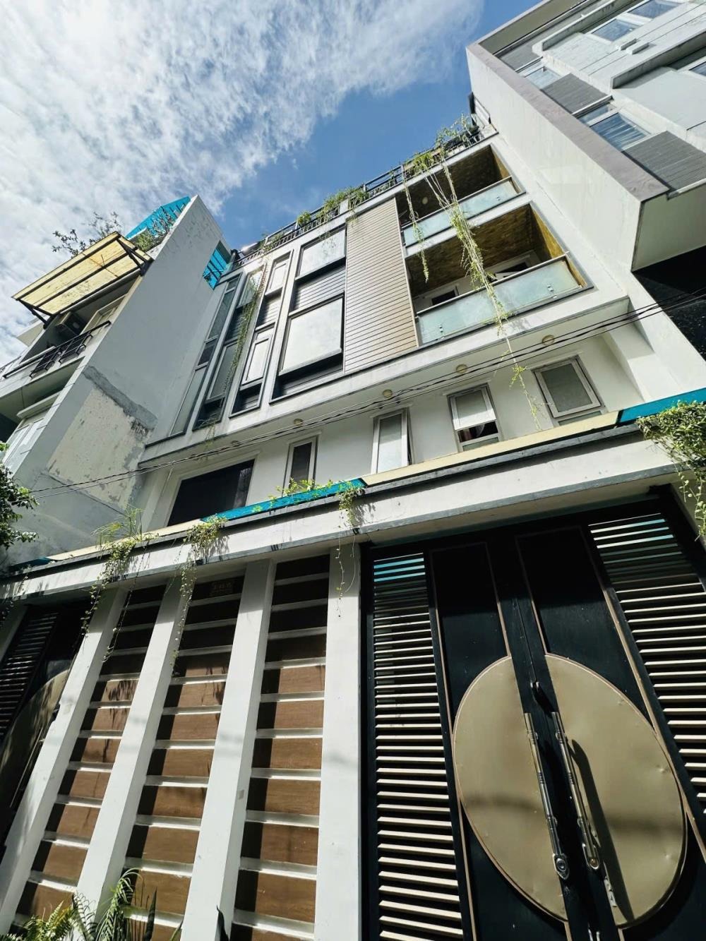Nhà 11 phòng, full cho thuê, 17.8 tỷ - Vị trí đắc địa Thành Thái