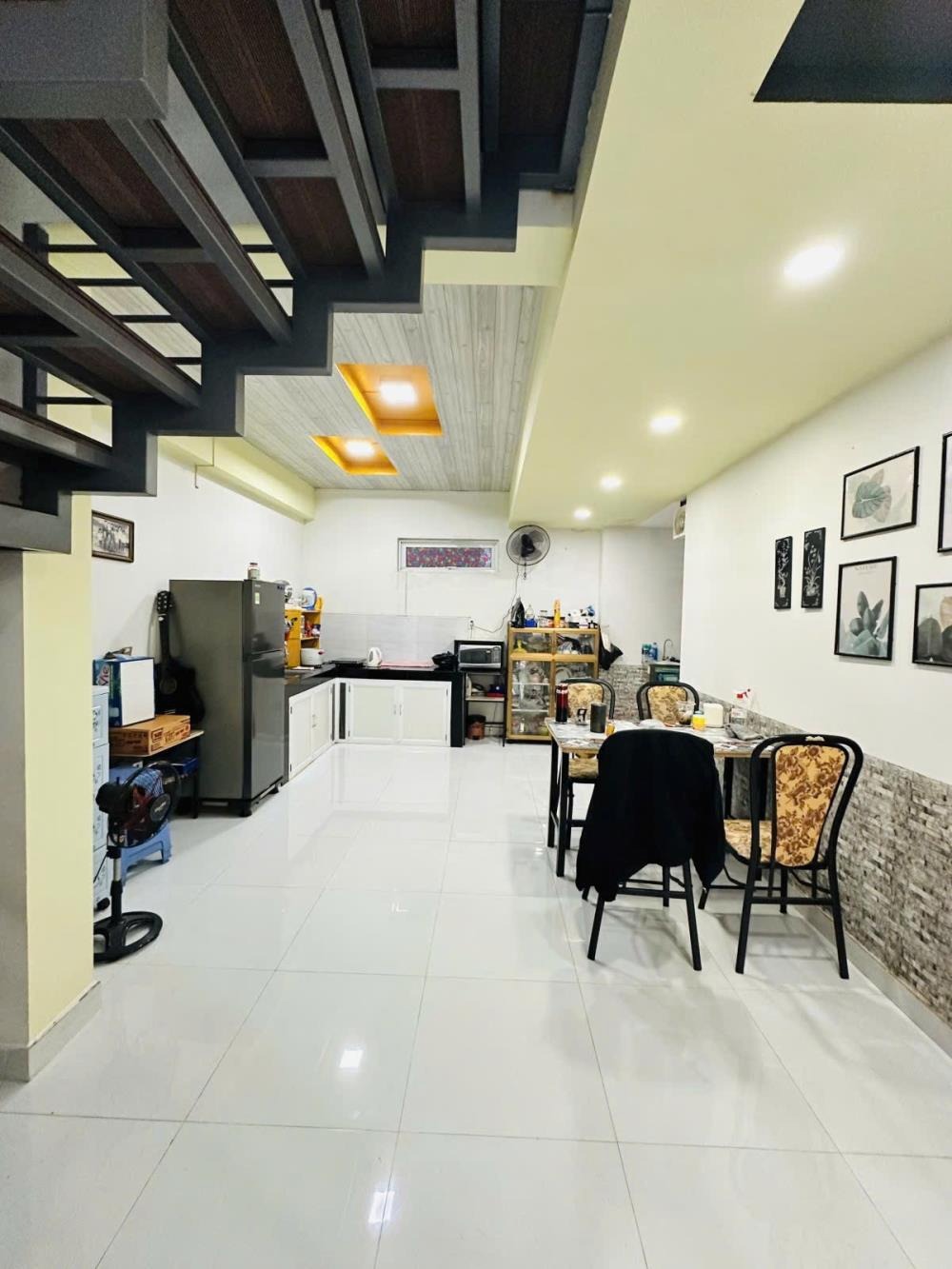 Nhà 11 phòng, full cho thuê, 17.8 tỷ - Vị trí đắc địa Thành Thái
