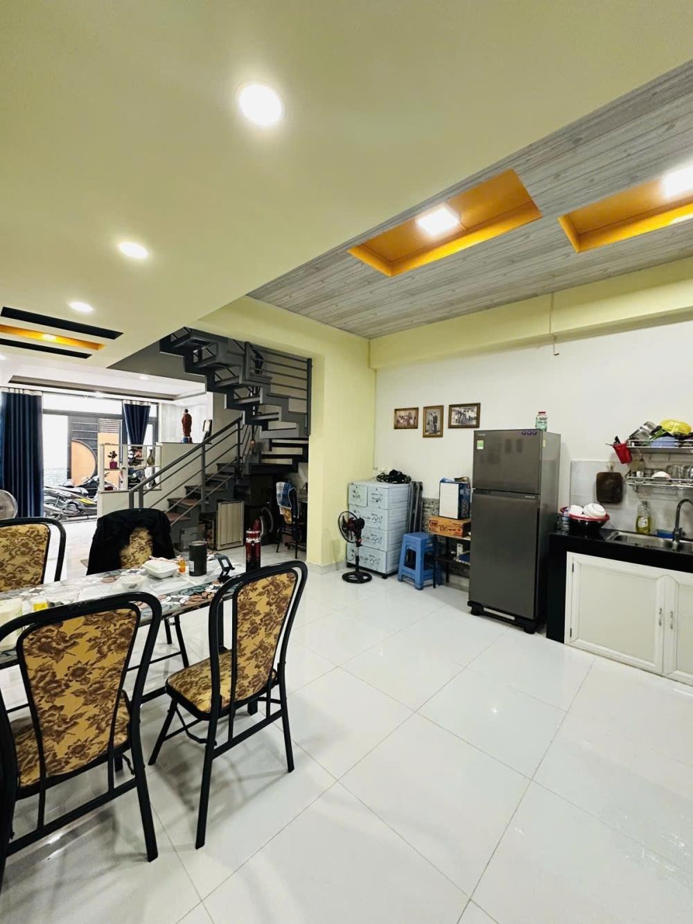 Nhà 11 phòng, full cho thuê, 17.8 tỷ - Vị trí đắc địa Thành Thái