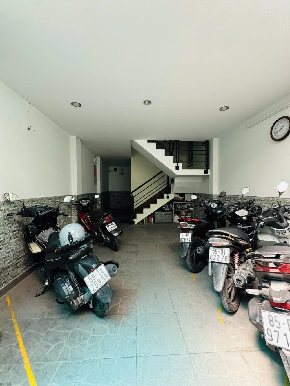 Nhà 11 phòng, full cho thuê, 17.8 tỷ - Vị trí đắc địa Thành Thái