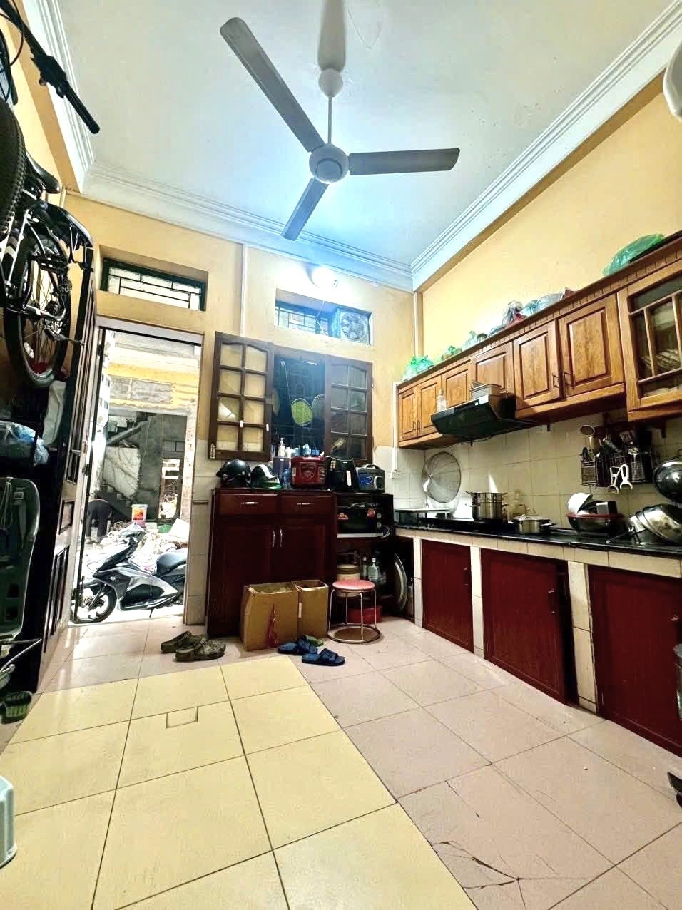 Bán nhà phân lô Trần Quốc Hoàn, ô tô vỉa hè, 14.8 tỷ