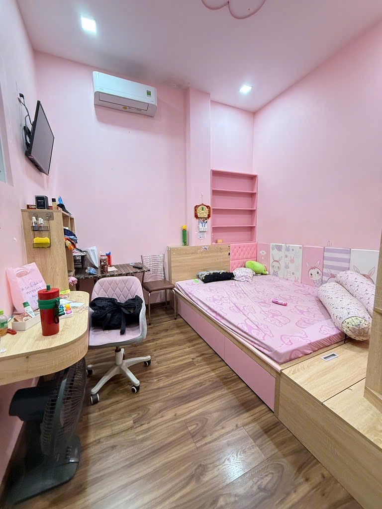 Nhà Quận 3 - 4 Tầng, 3PN, 6.3 tỷ - Vị trí đẹp, dân trí cao
