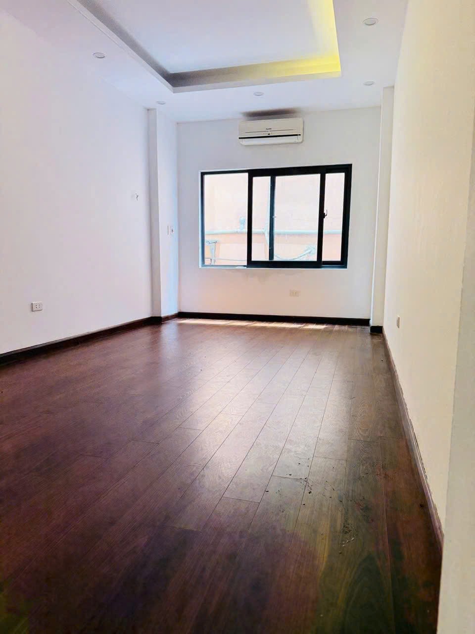 Bán Nhà Khương Trung 30m2, 5 Tầng, Mặt Tiền 3.6m, Giá 7.5 Tỷ - Vị Trí Đắc Địa Gần Đầm Hồng