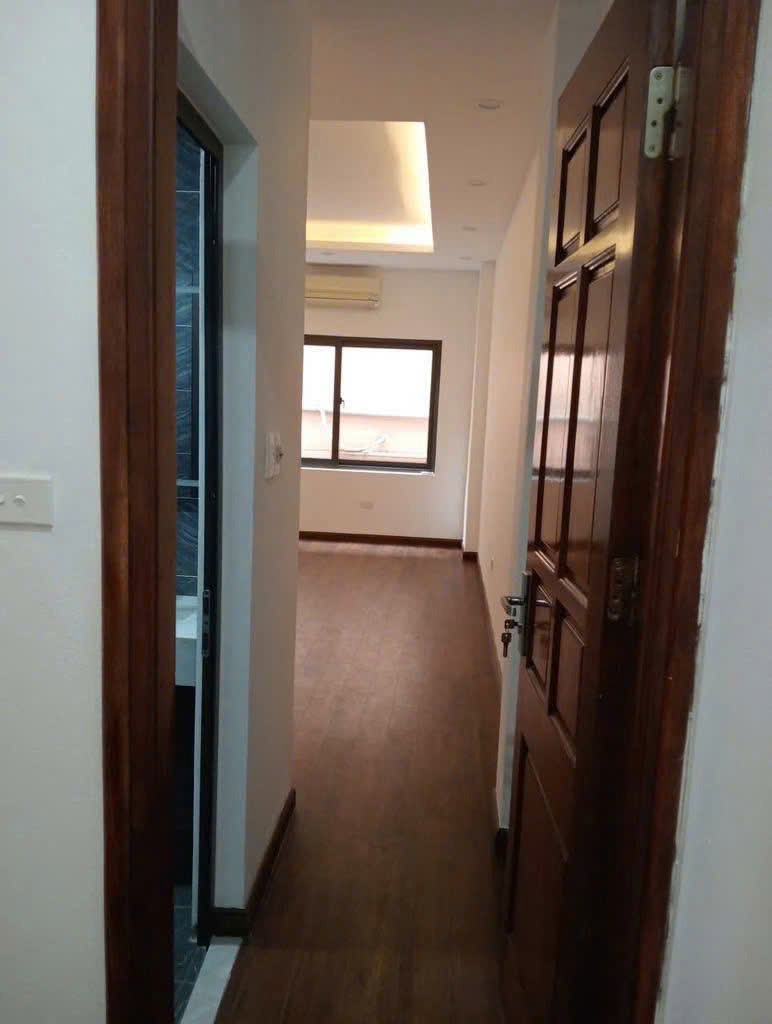 Bán Nhà Khương Trung 30m2, 5 Tầng, Mặt Tiền 3.6m, Giá 7.5 Tỷ - Vị Trí Đắc Địa Gần Đầm Hồng