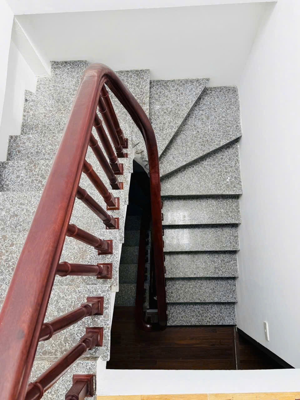 Bán Nhà Khương Trung 30m2, 5 Tầng, Mặt Tiền 3.6m, Giá 7.5 Tỷ - Vị Trí Đắc Địa Gần Đầm Hồng
