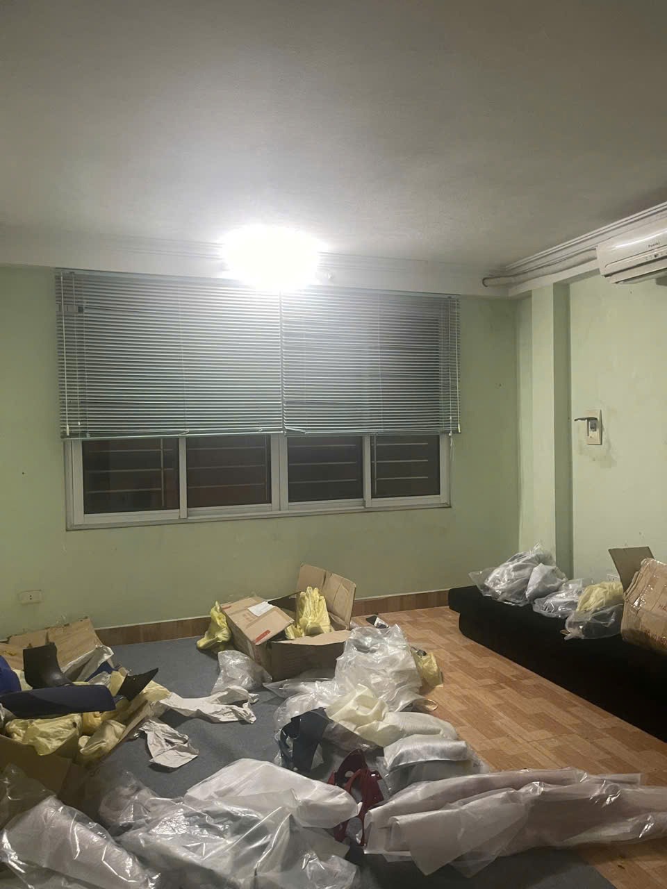 Bán nhà đội cấn: 6.95 tỷ, ô tô đỗ cổng, sổ 30m², mặt tiền 4.3m, kinh doanh đỉnh