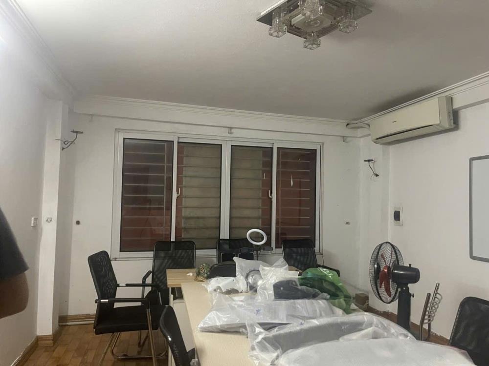 Bán nhà đội cấn: 6.95 tỷ, ô tô đỗ cổng, sổ 30m², mặt tiền 4.3m, kinh doanh đỉnh
