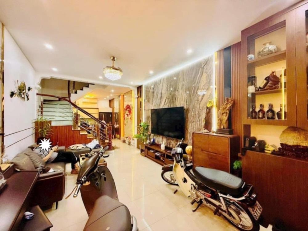 Bán nhà phố Yên Lạc - Ngõ Thông - Xe Cứu Thương Đỗ Cửa - Full Nội Thất