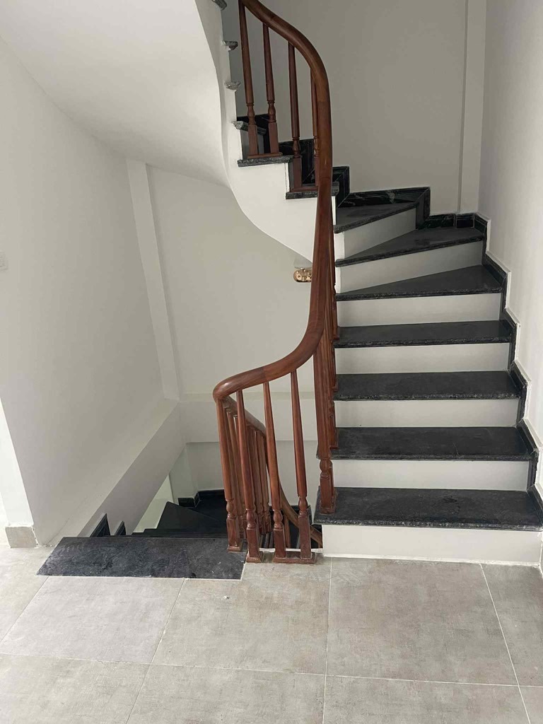 Bán nhà thạch bàn, ô tô vào nhà, dân trí cao - 35m2, 6.5 tỷ