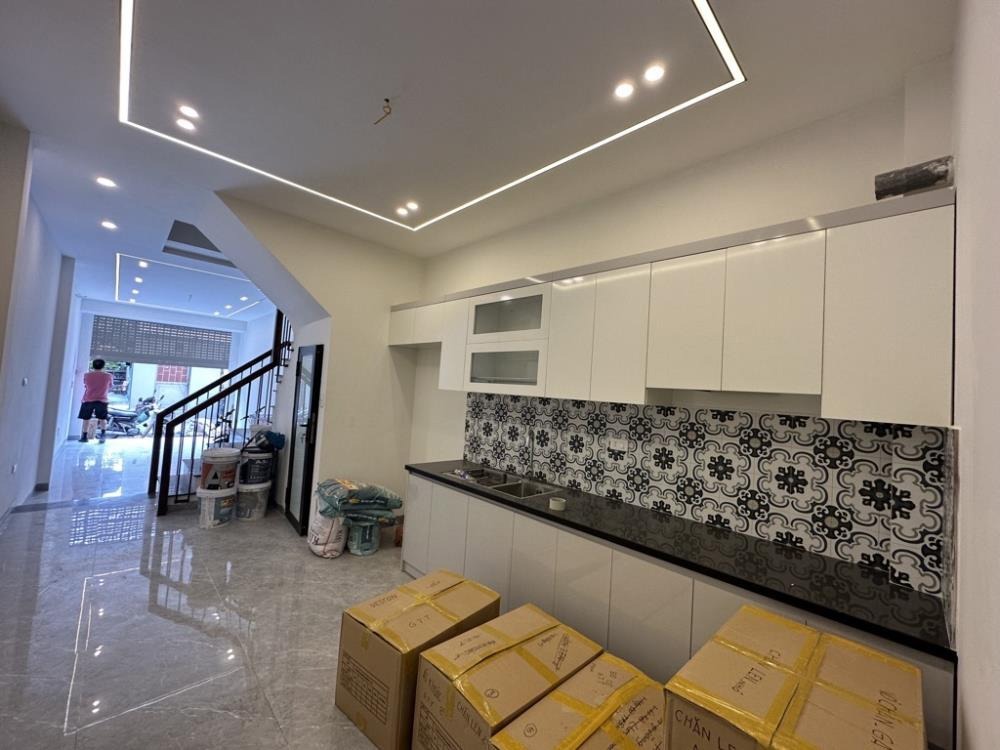 Bán nhà Thạch Bàn, Ô Tô Vào Cửa, 45m2, 8.8 tỷ - Vị Trí Đẹp